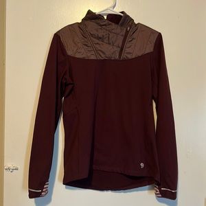 Mountain Hardware top
